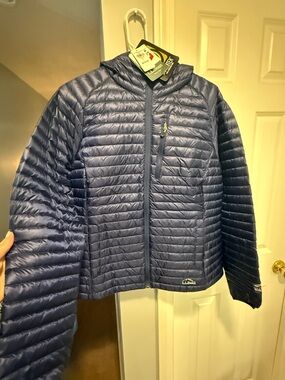 L.L. Bean women’s  Quilted Hooded Puffer Jacket - Navy